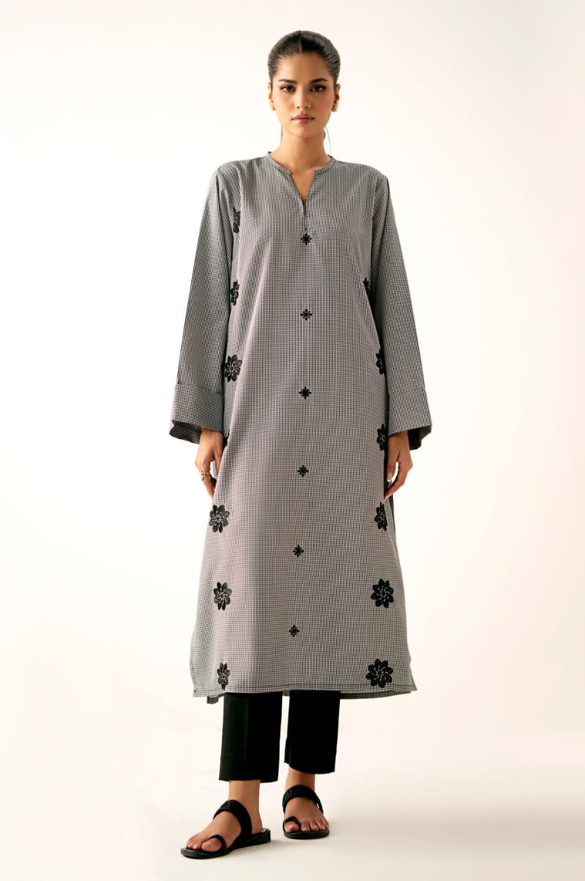ZEEN STICHED 2 PIECE EMBROIDERED SUIT MODEL WEAR