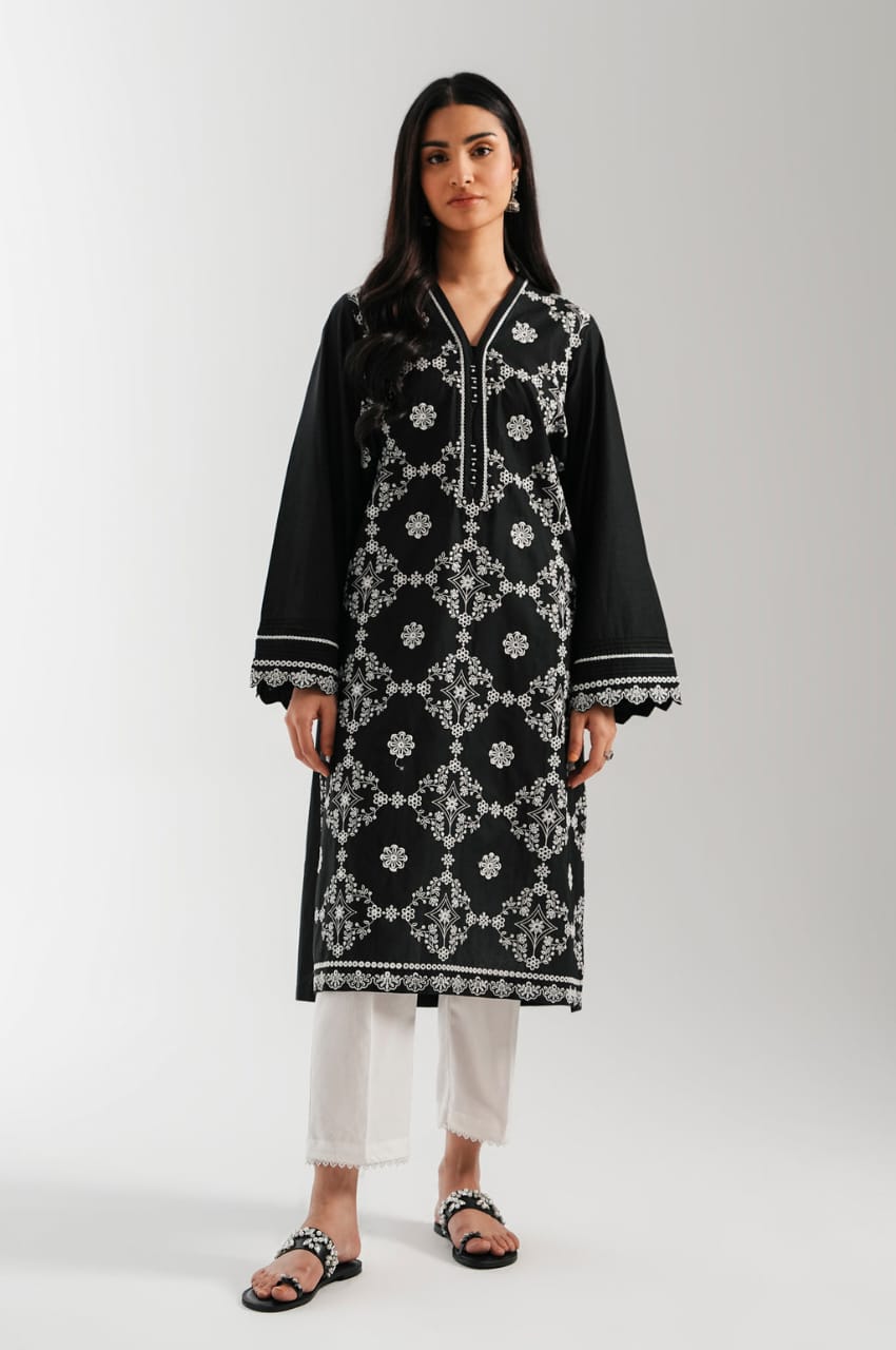 ZEEN 2 PIECE EMBROIDERED SUIT MODEL WEAR
