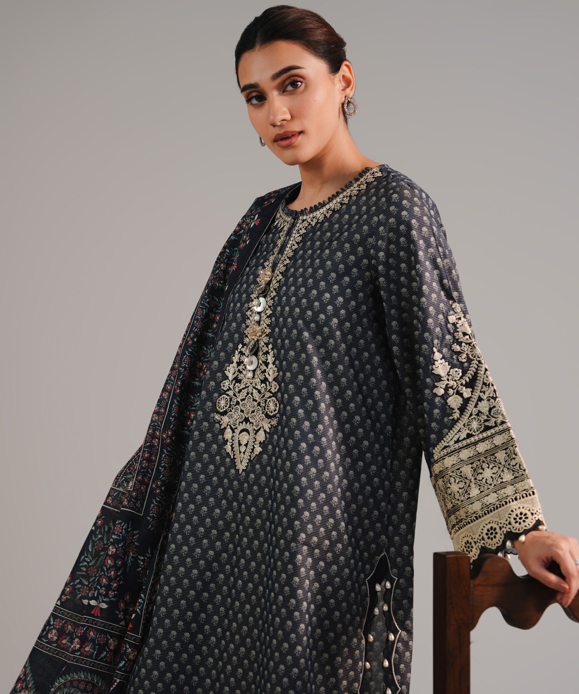 3 Piece - Embroidered Zari Lawn Suit
